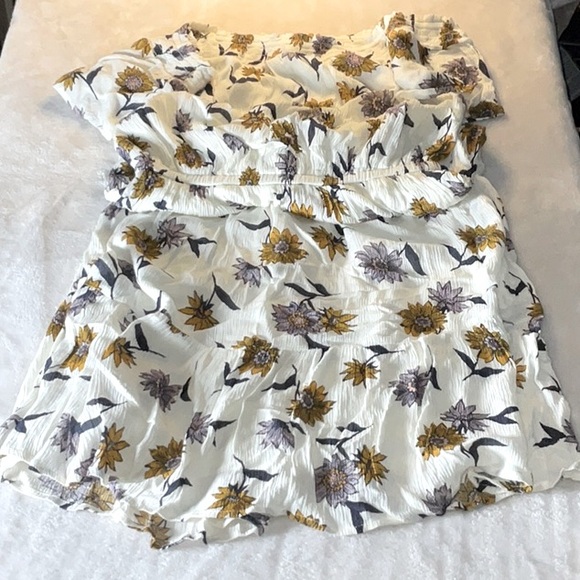 EUC: Old Navy - Floral Sundress 🌻 - Picture 3 of 3